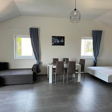 Apartman Byt 75M2 Klid Priroda Pro Rodinu Прага Екстер'єр фото