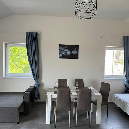 Apartman Byt 75M2 Klid Priroda Pro Rodinu Прага Екстер'єр фото