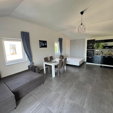 Apartman Byt 75M2 Klid Priroda Pro Rodinu Прага Екстер'єр фото
