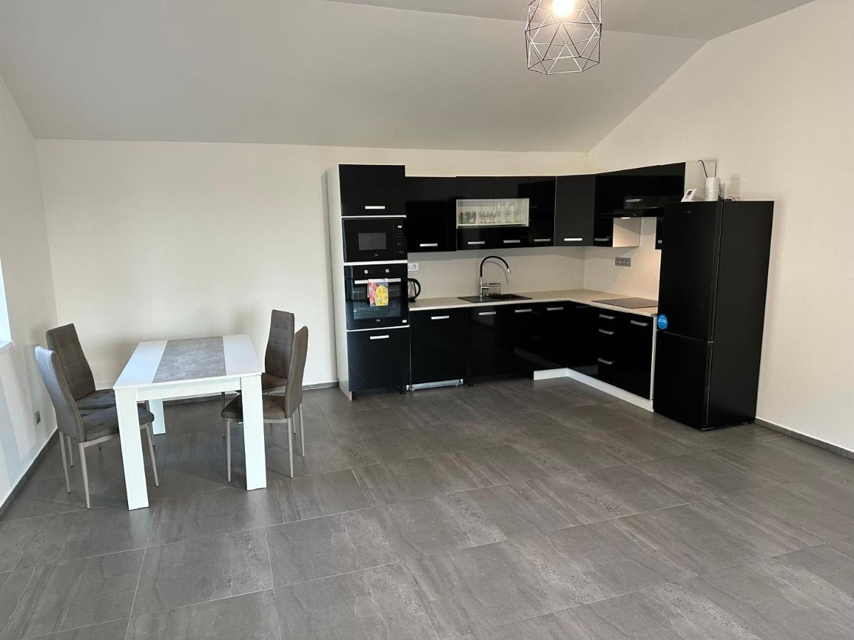 Apartman Byt 75M2 Klid Priroda Pro Rodinu Прага Екстер'єр фото
