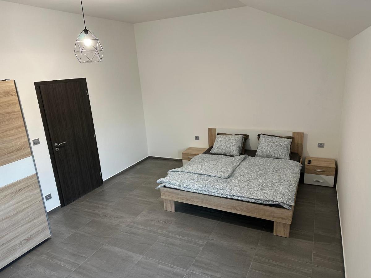 Apartman Byt 75M2 Klid Priroda Pro Rodinu Прага Екстер'єр фото