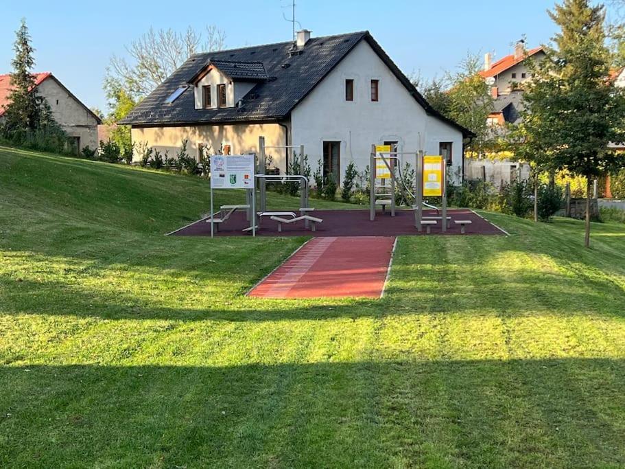 Apartman Byt 75M2 Klid Priroda Pro Rodinu Прага Екстер'єр фото